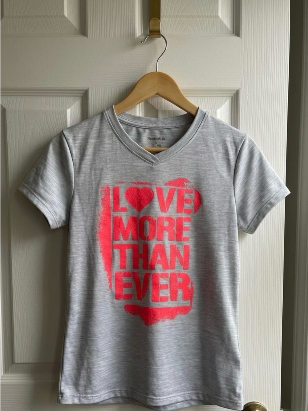 NWOT Reebok Girls Large (12-14) Heather Gray "Love More Than Ever" Graphic Tee